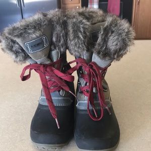 Khombu winter boots, size 6